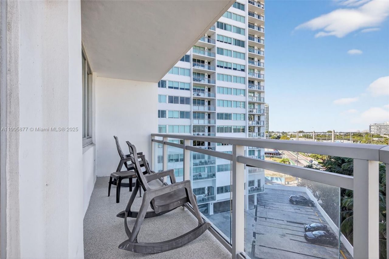 7135 Collins Ave, Unit 705, Miami Beach, FL 33141 Photo