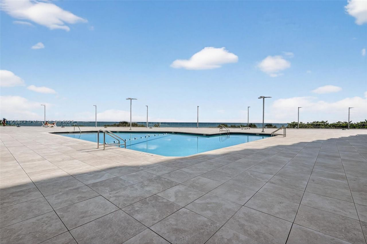 7135 Collins Ave, Unit 705, Miami Beach, FL 33141 Photo