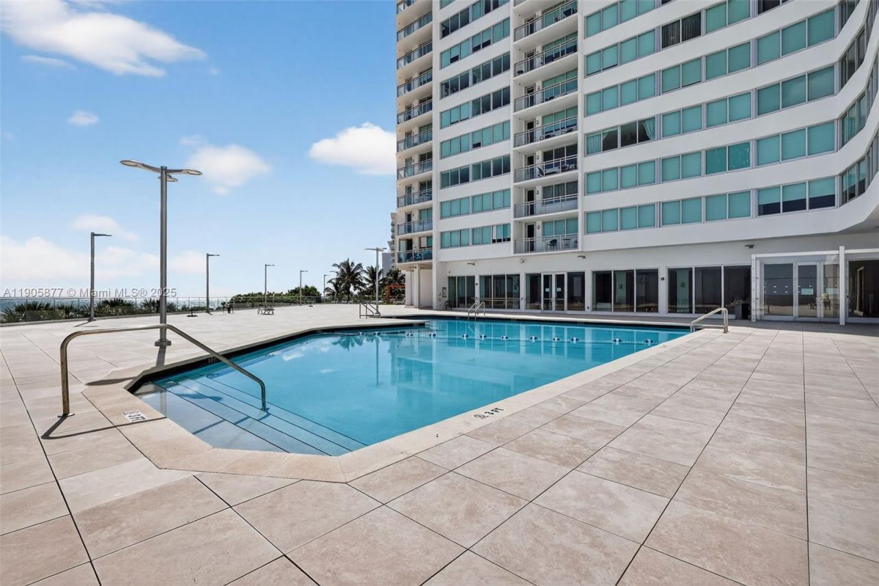 7135 Collins Ave, Unit 705, Miami Beach, FL 33141 Photo