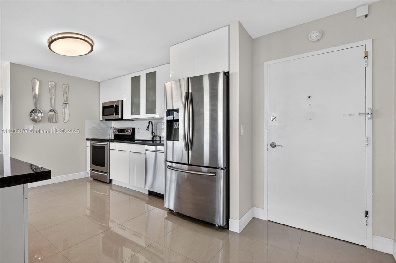 7135 Collins Ave, Unit 705, Miami Beach, FL 33141 Photo
