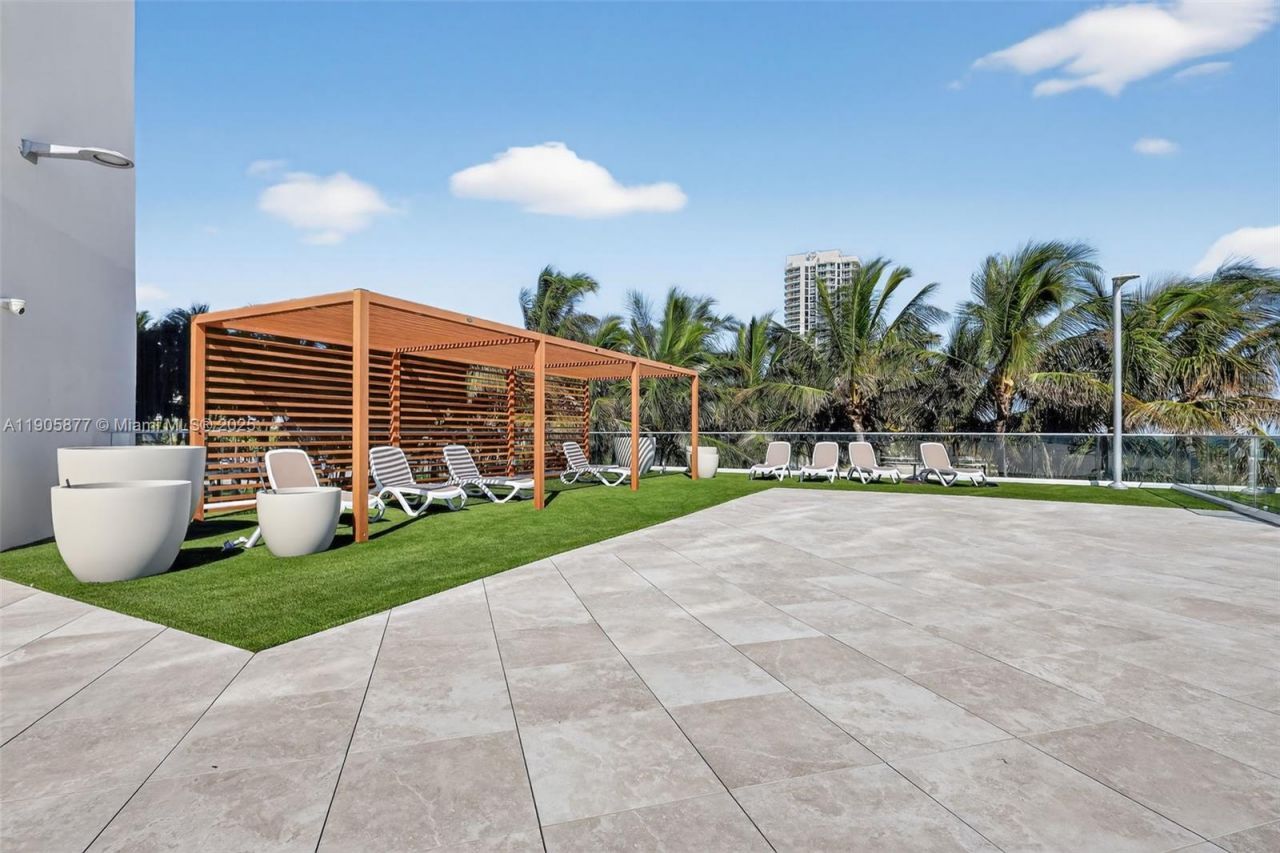 7135 Collins Ave, Unit 705, Miami Beach, FL 33141 Photo