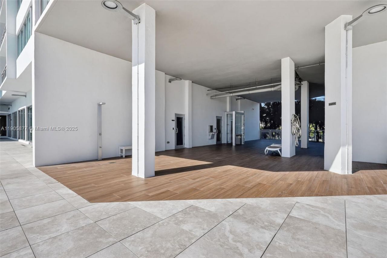 7135 Collins Ave, Unit 705, Miami Beach, FL 33141 Photo