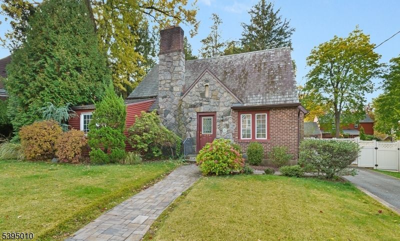 654 Suffern Rd, Teaneck, NJ 07666 Main Photo