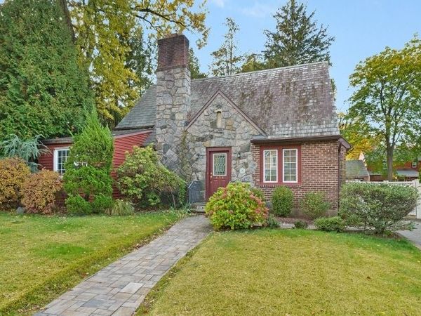 654 Suffern Rd, Teaneck, NJ 07666