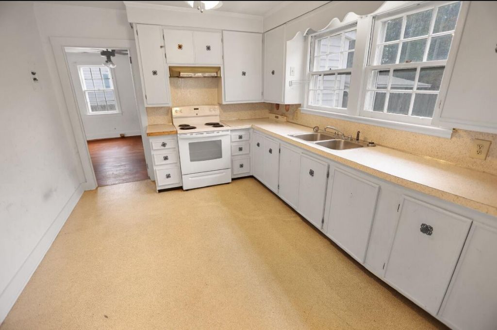 111 S Live Oak Drive Photo 16