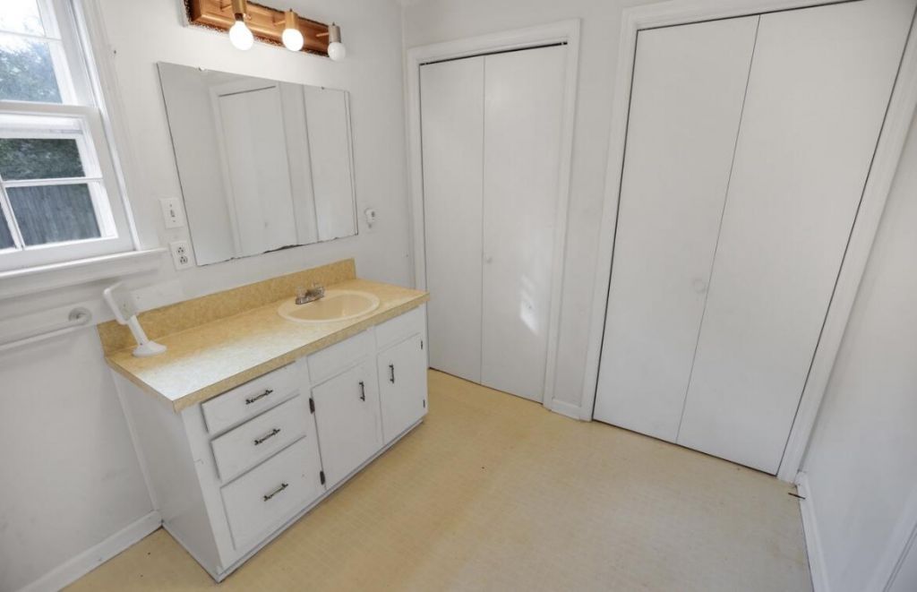 111 S Live Oak Drive Photo 23