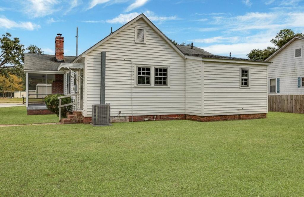 111 S Live Oak Drive Photo 4