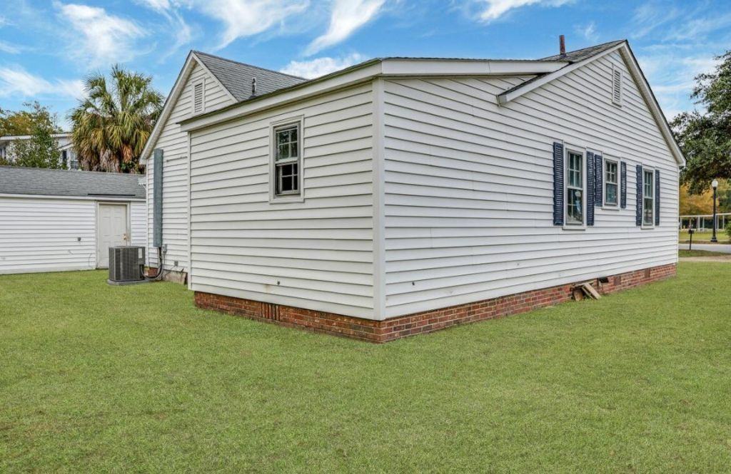 111 S Live Oak Drive Photo 6