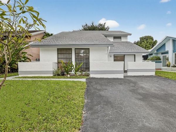 3930 SW 82nd Ter, Davie, FL 33328