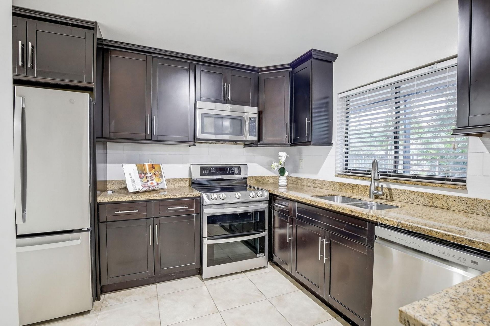 3930 SW 82nd Terrace, Davie, FL 33328 Photo