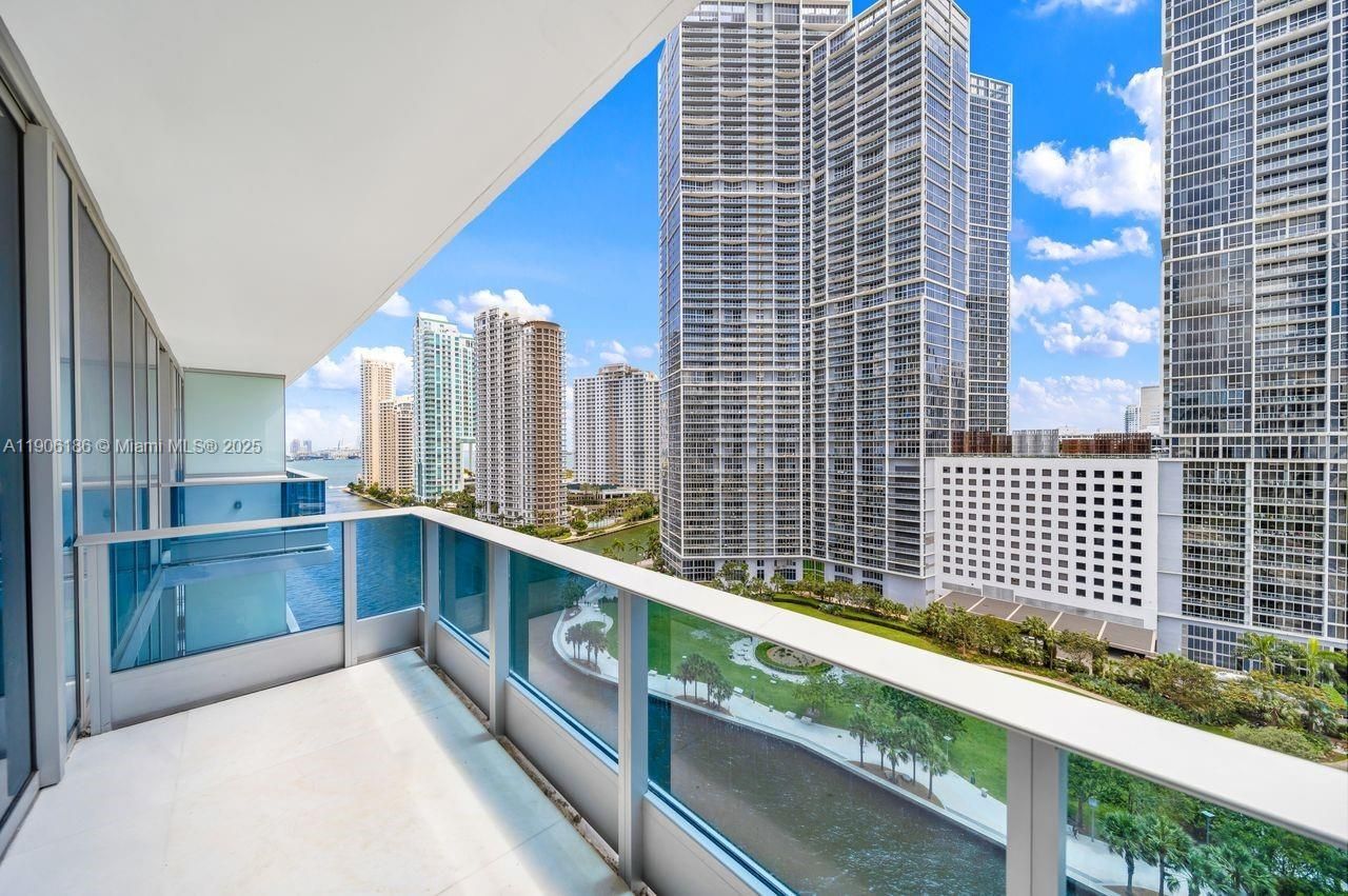 200 Biscayne Boulevard Way, Unit 1406, Miami, FL 33131 Photo