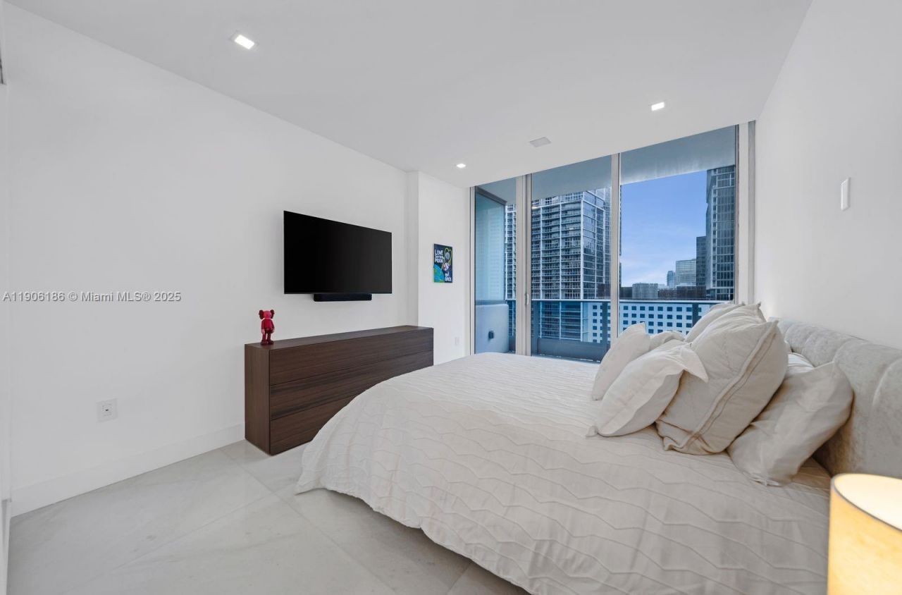 200 Biscayne Boulevard Way, Unit 1406, Miami, FL 33131 Photo