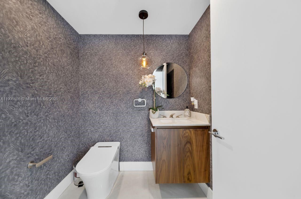 200 Biscayne Boulevard Way, Unit 1406, Miami, FL 33131 Photo