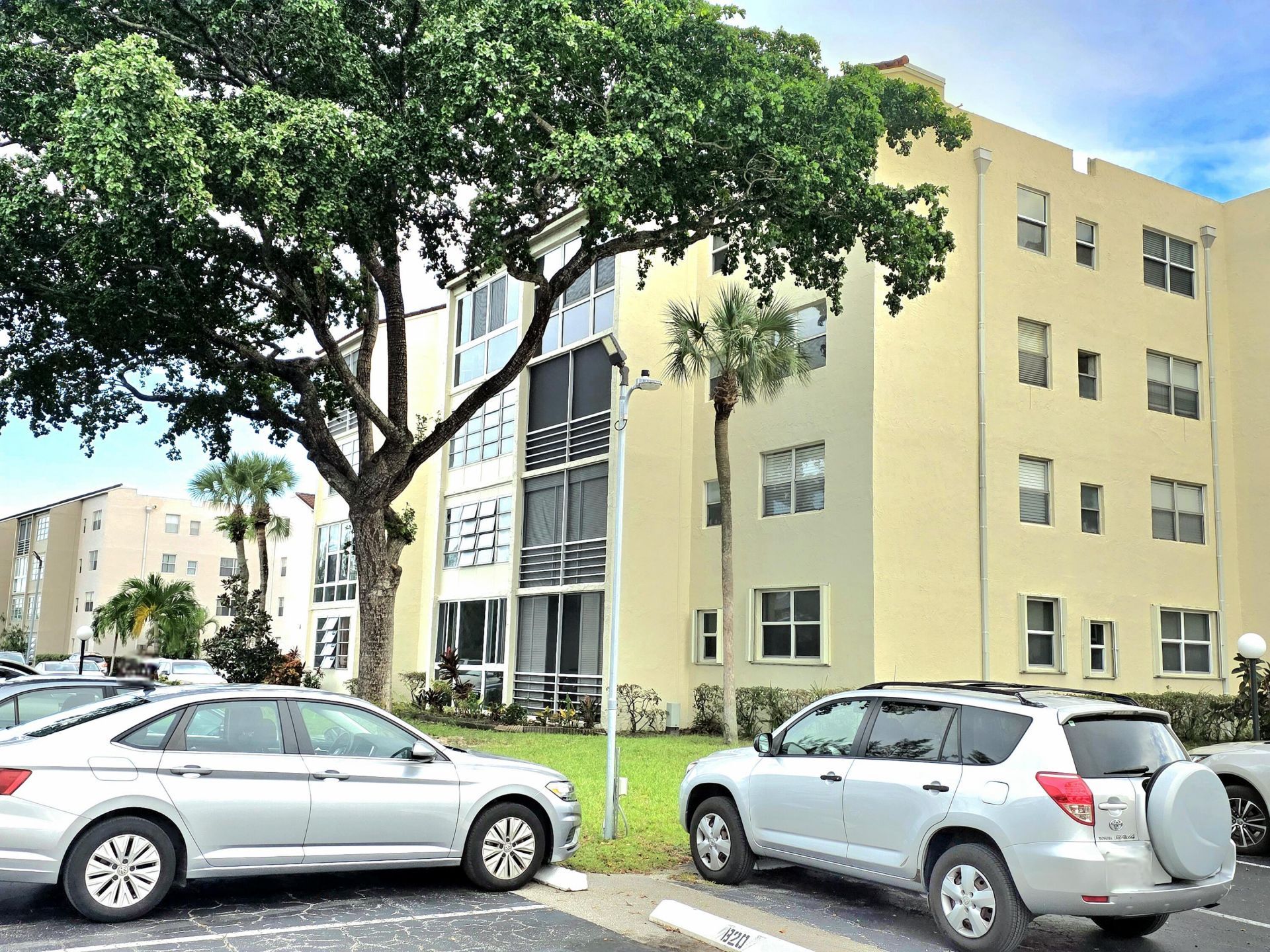 2831 Somerset Drive, Unit 305, Lauderdale Lakes, FL 33311 Photo