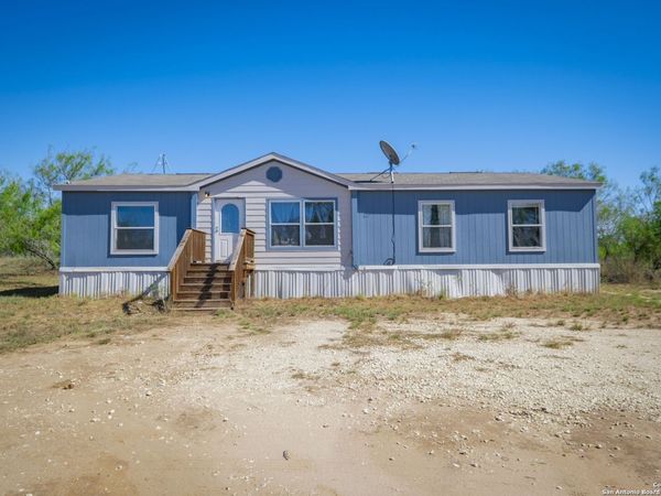 1007 County Road 773, Devine, TX 78016