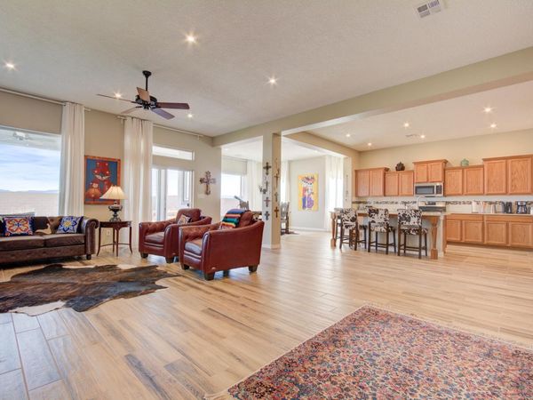 460 Rio Chama Circle SW, Los Lunas, NM 87031