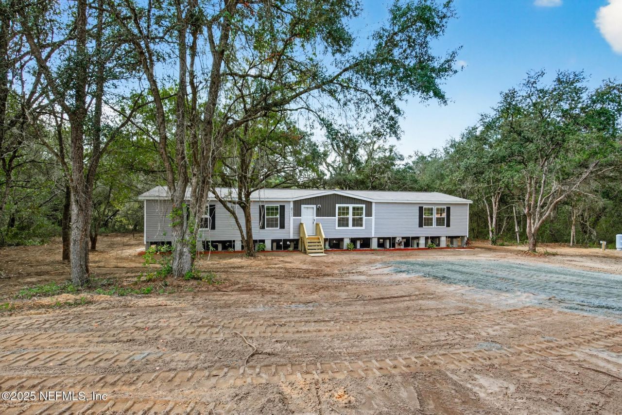 5711 Crater Lake Circle N, Keystone Heights, FL 32656 Main Photo