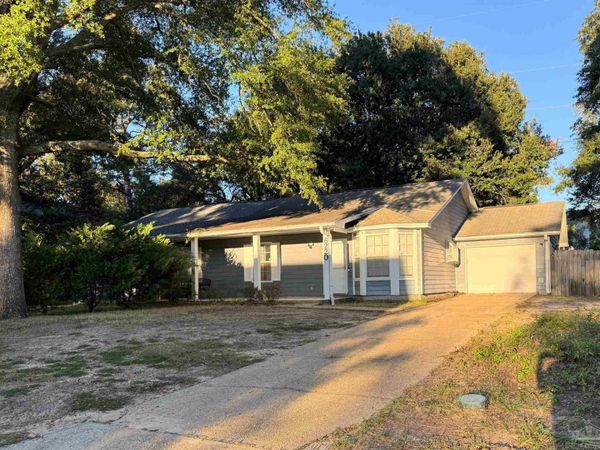 6220 Chablis Ln, Pensacola, FL 32504