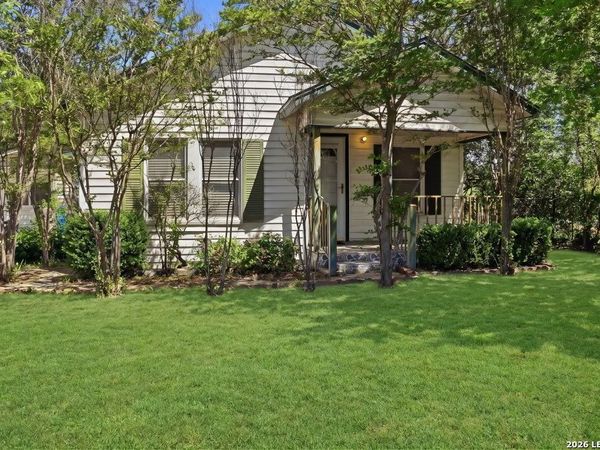 1117 Standish, Floresville, TX 78114
