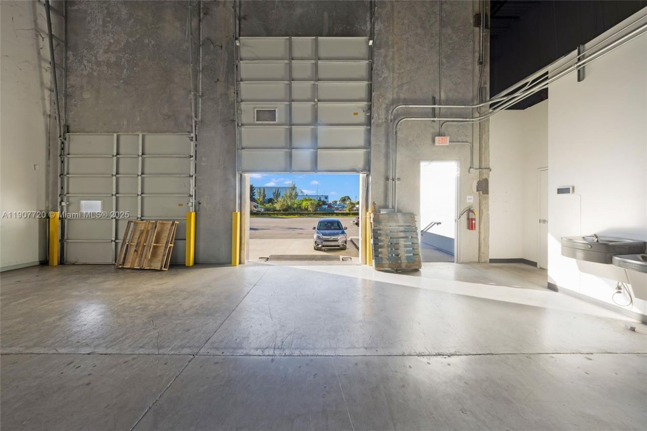 14001 NW 112th Ave, Unit 4, Hialeah Gardens, FL 33018 Photo