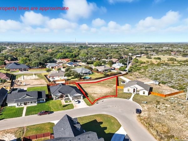 7 Hope, Uvalde, TX 78801