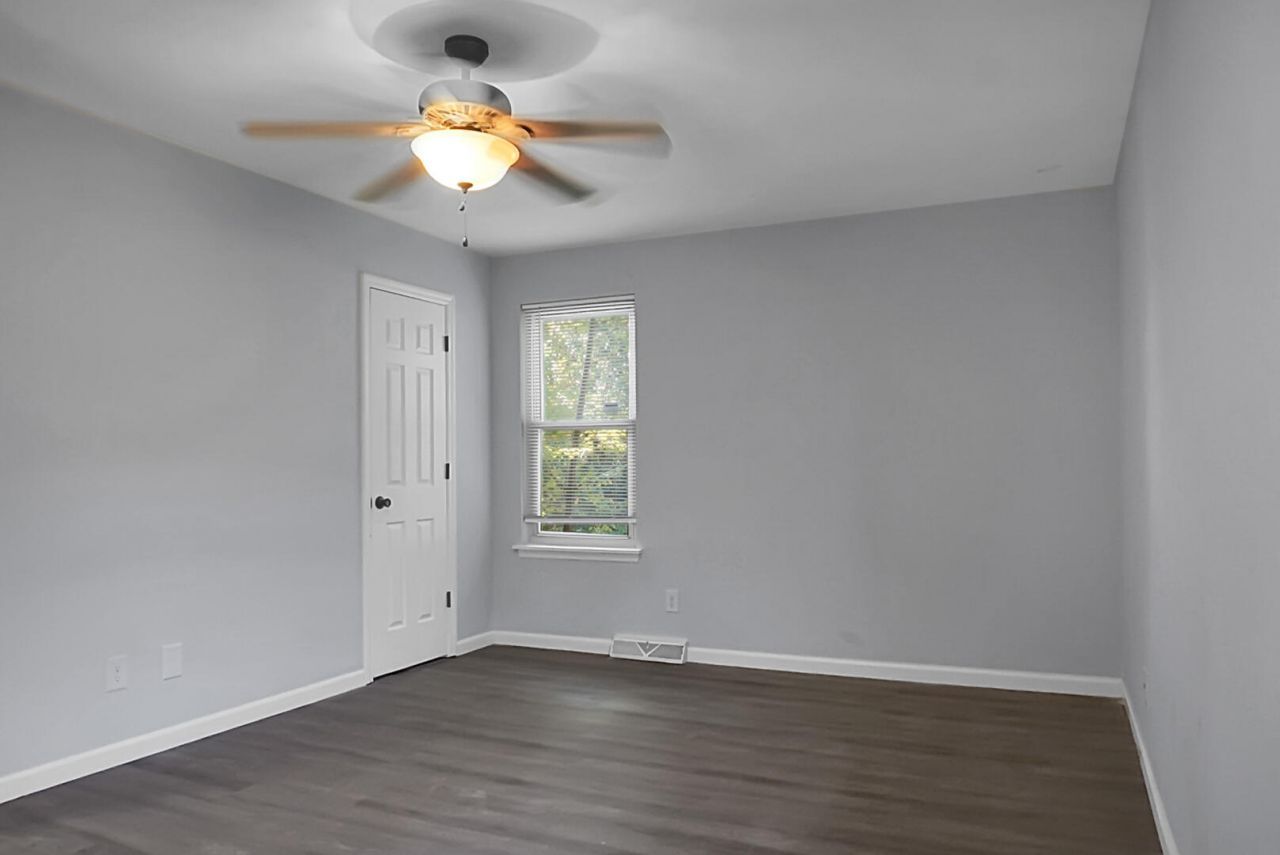 401 Terrier Road Photo 37