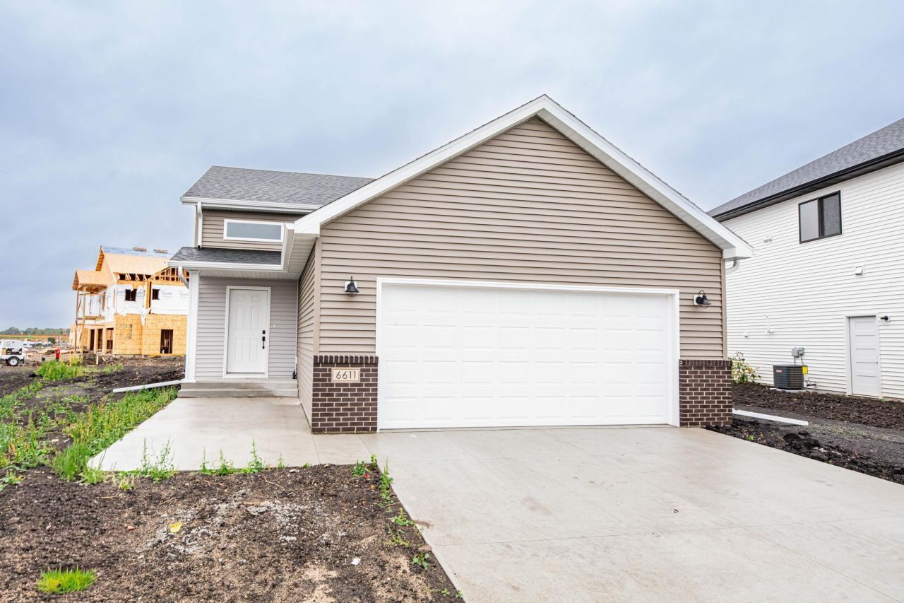 6611 Belding Drive S, Fargo, ND 58104 Main Photo