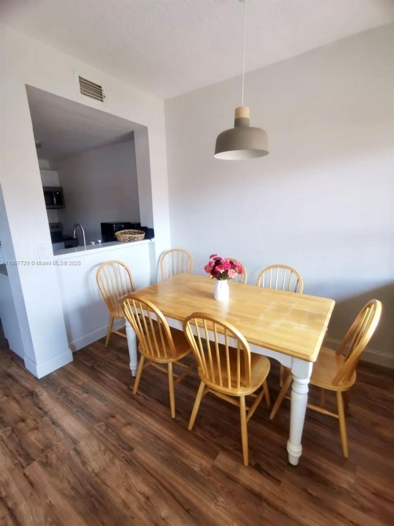 6201 NW 114th Pl, Unit 245, Doral, FL 33178 Photo