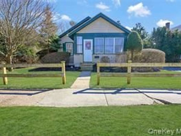 35 Washington Avenue, Greenport, NY 11944