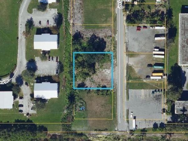 875 JOE LOUIS AVENUE, PAHOKEE, FL 33476