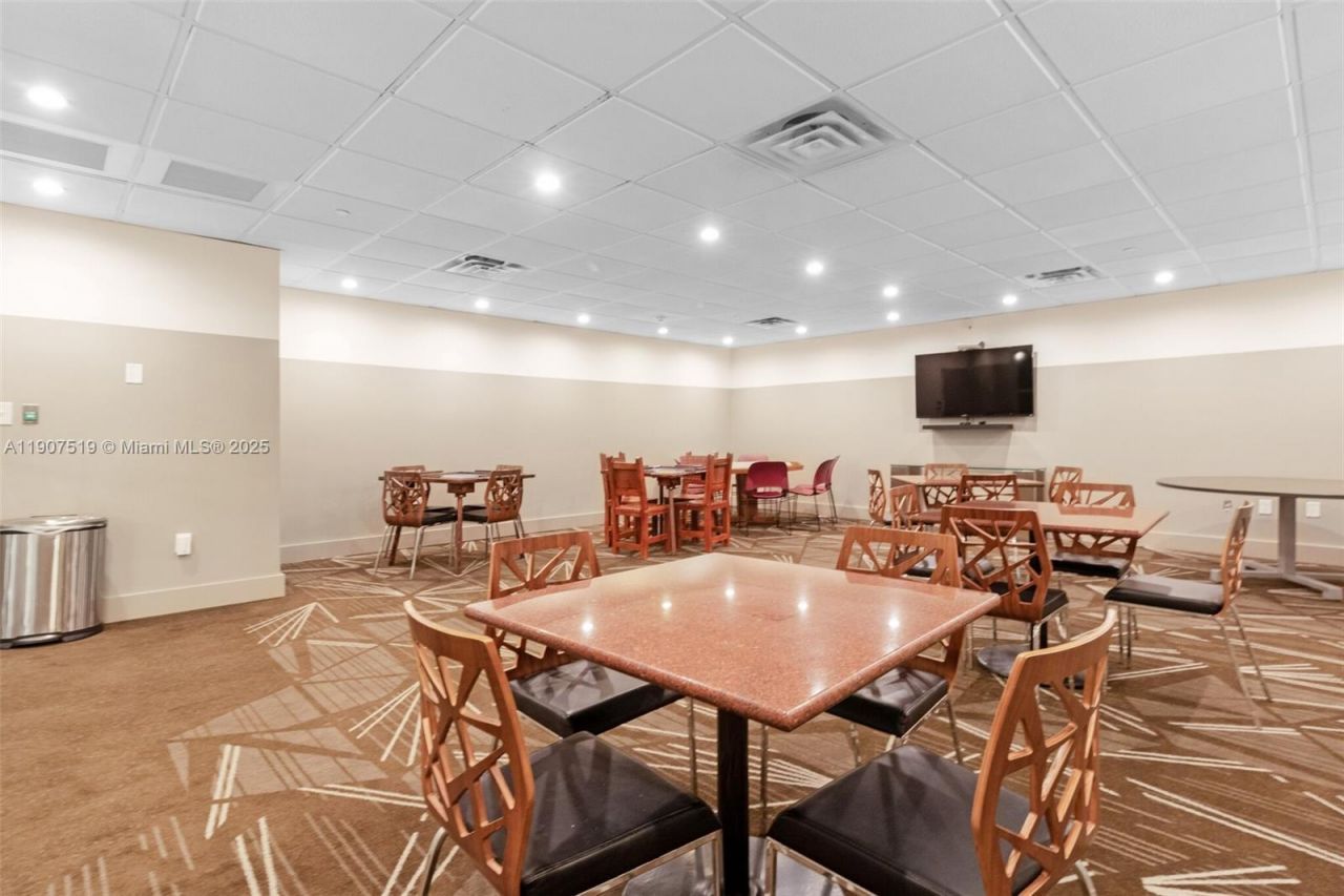 5701 Collins Ave, Unit 304, Miami Beach, FL 33140 Photo