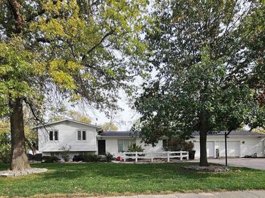816 4th Avenue, Fairmont, NE 68354
