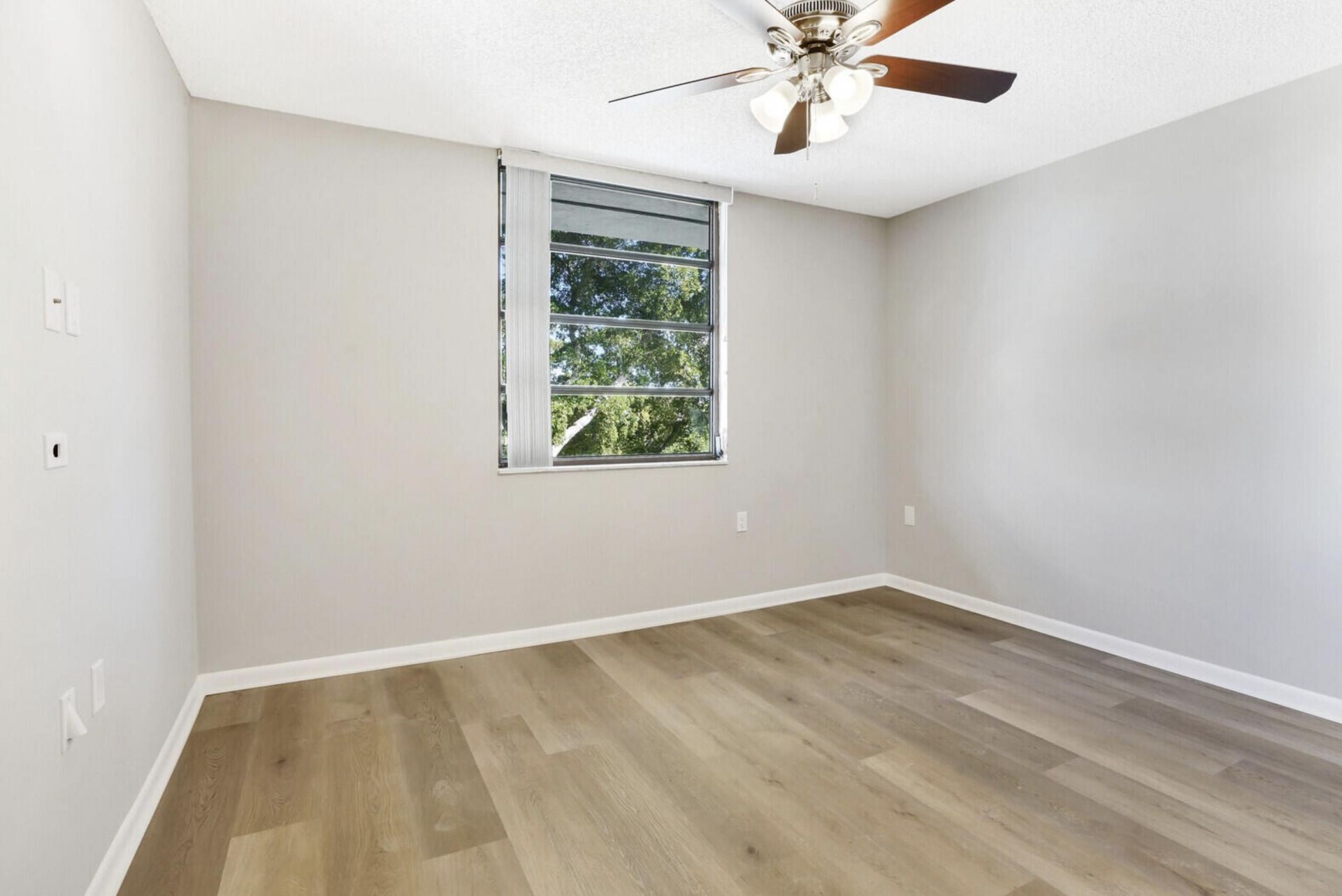 3636 Whitehall Drive, Unit 401, West Palm Beach, FL 33401 Photo