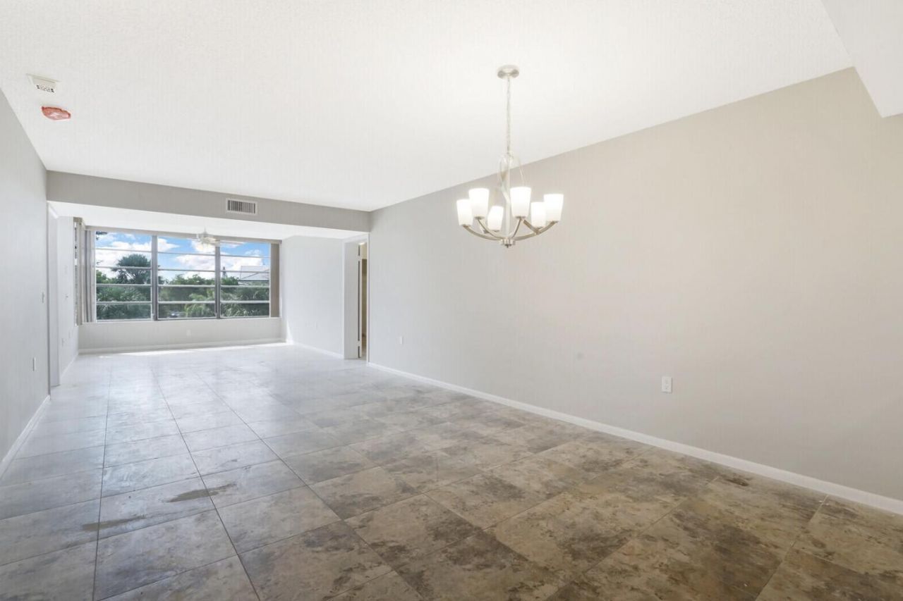 3636 Whitehall Drive, Unit 401, West Palm Beach, FL 33401 Photo