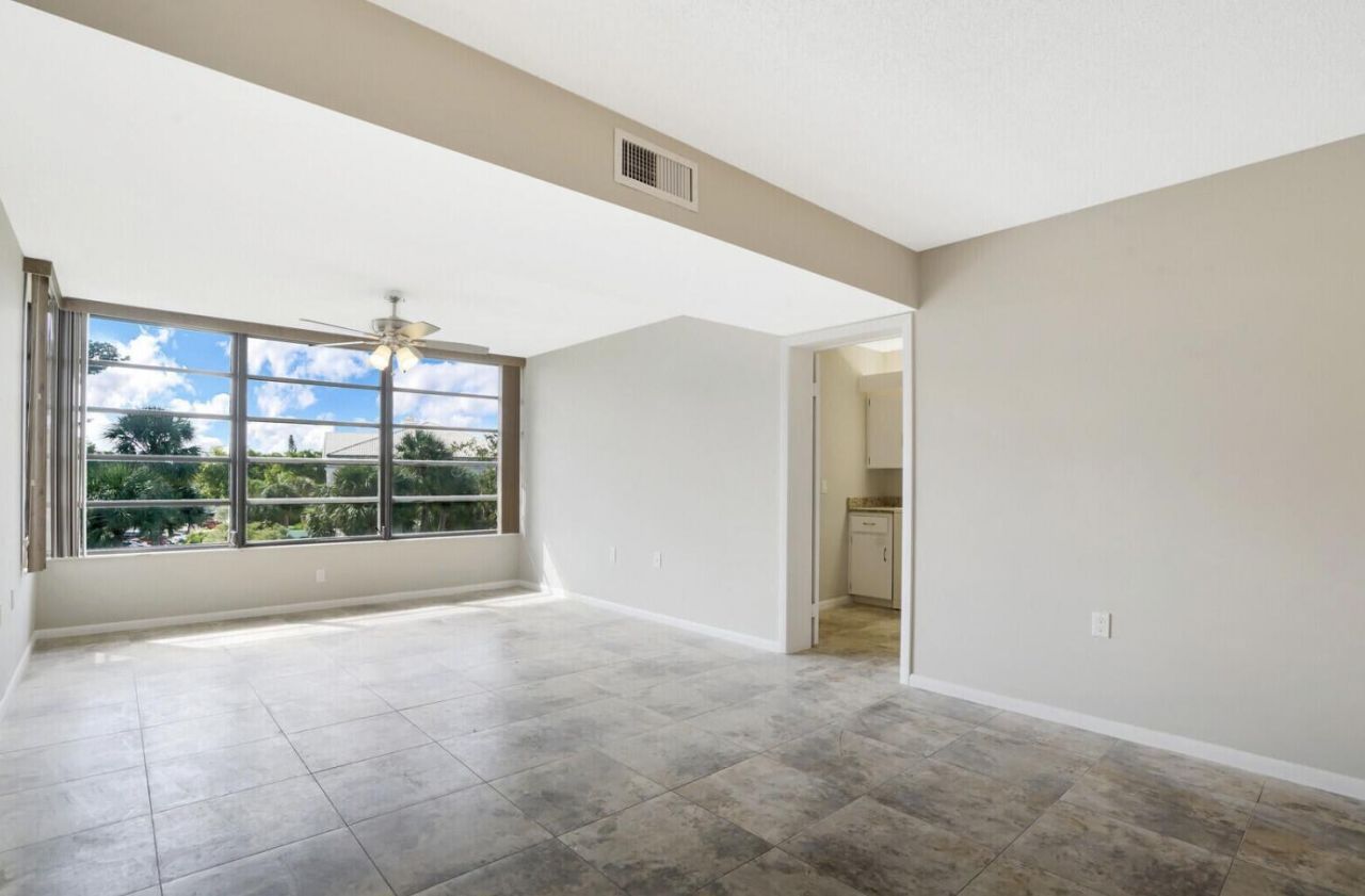 3636 Whitehall Drive, Unit 401, West Palm Beach, FL 33401 Photo