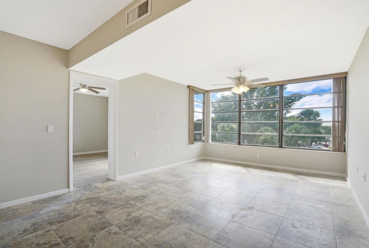 3636 Whitehall Drive, Unit 401, West Palm Beach, FL 33401 Photo