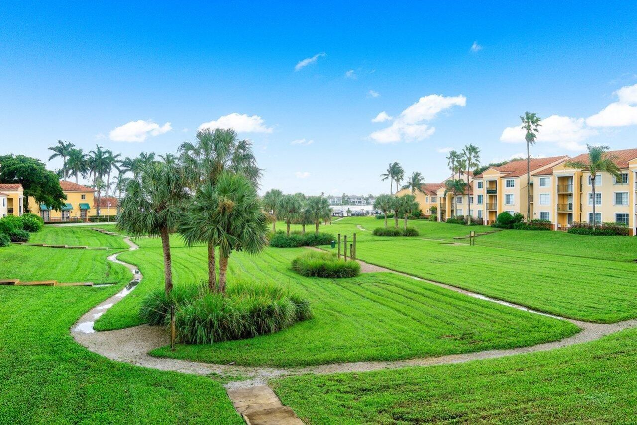 135 Yacht Club Way, Unit 204, Hypoluxo, FL 33462 Photo