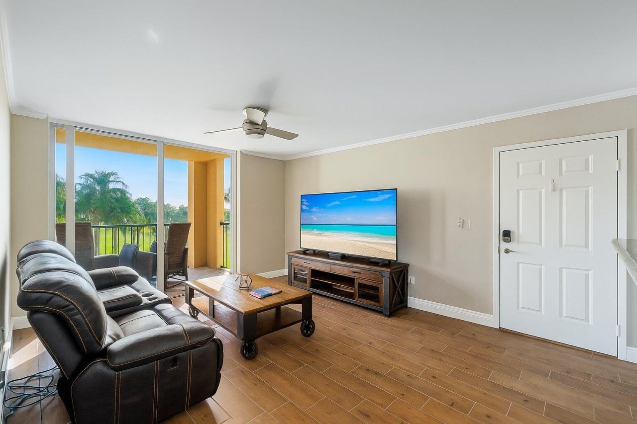 135 Yacht Club Way, Unit 204, Hypoluxo, FL 33462 Photo