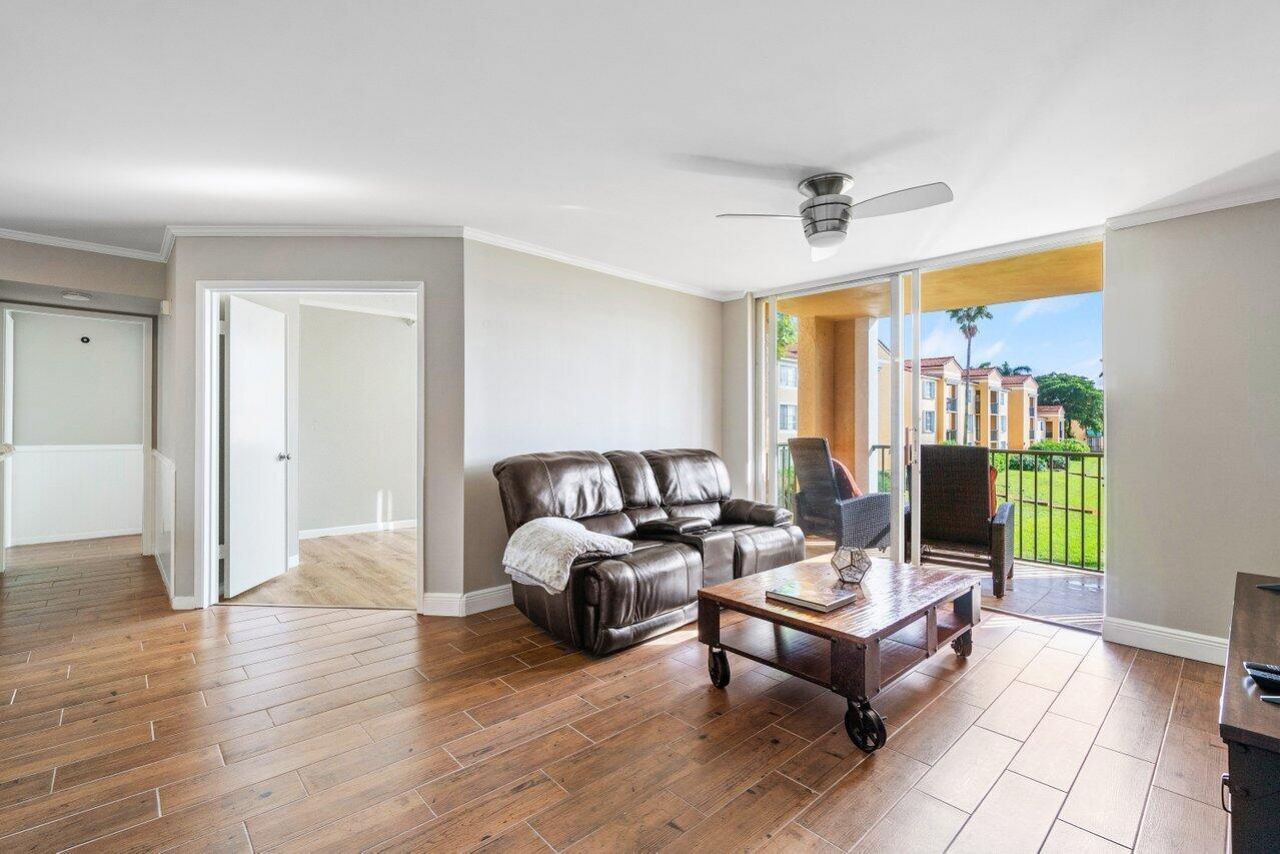 135 Yacht Club Way, Unit 204, Hypoluxo, FL 33462 Photo