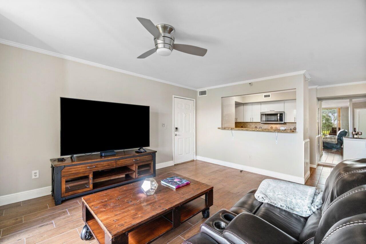 135 Yacht Club Way, Unit 204, Hypoluxo, FL 33462 Photo