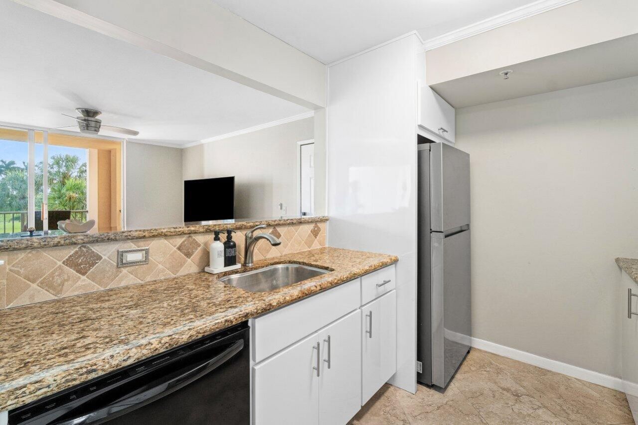 135 Yacht Club Way, Unit 204, Hypoluxo, FL 33462 Photo