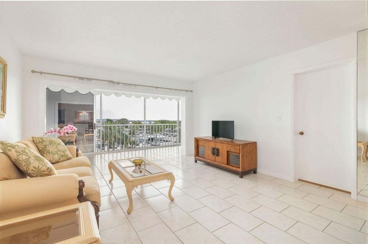 907 Marina Drive, Unit 402, North Palm Beach, FL 33408 Photo