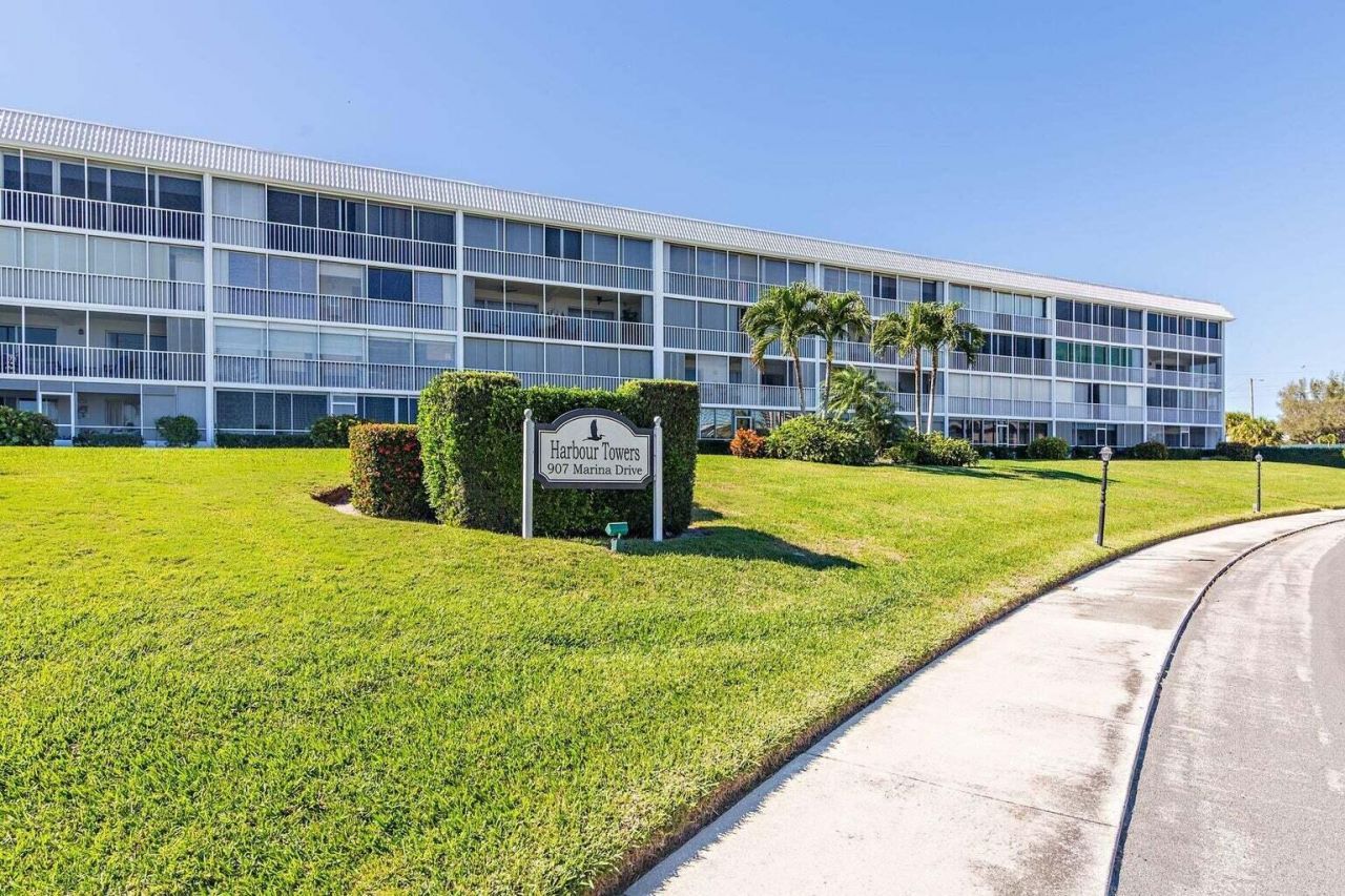 907 Marina Drive, Unit 402, North Palm Beach, FL 33408 Photo