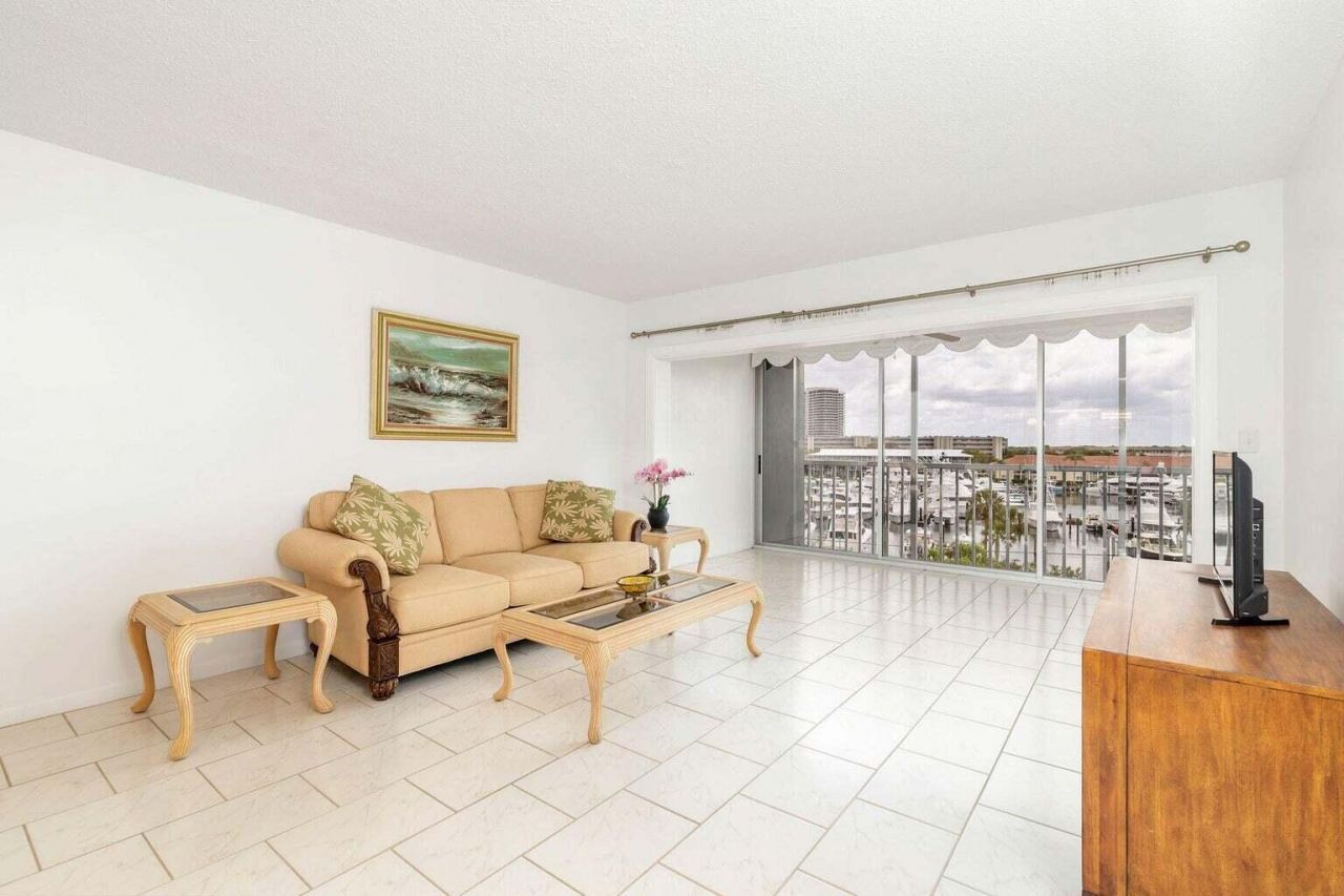 907 Marina Drive, Unit 402, North Palm Beach, FL 33408 Photo