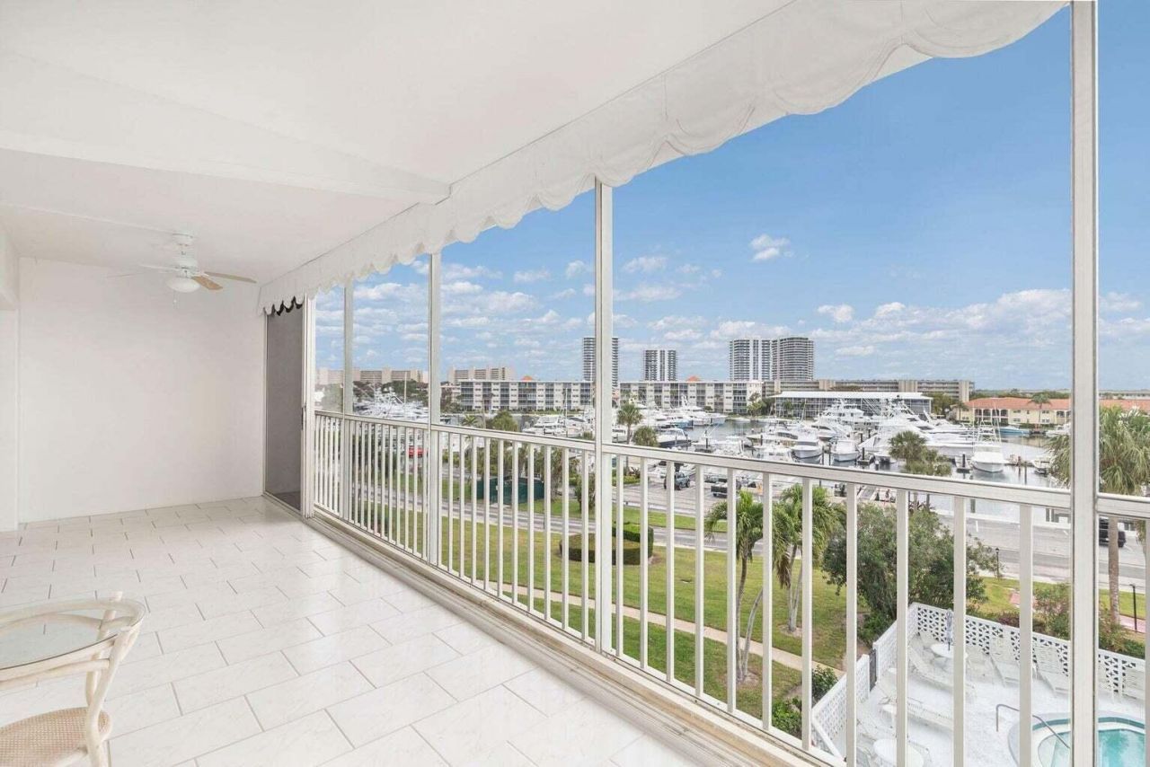 907 Marina Drive, Unit 402, North Palm Beach, FL 33408 Photo