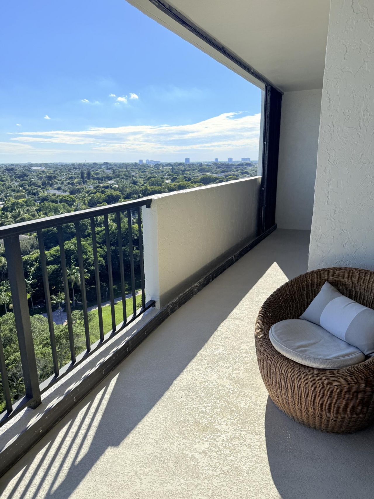 5200 N Flagler Drive, Unit 1406, West Palm Beach, FL 33407 Photo