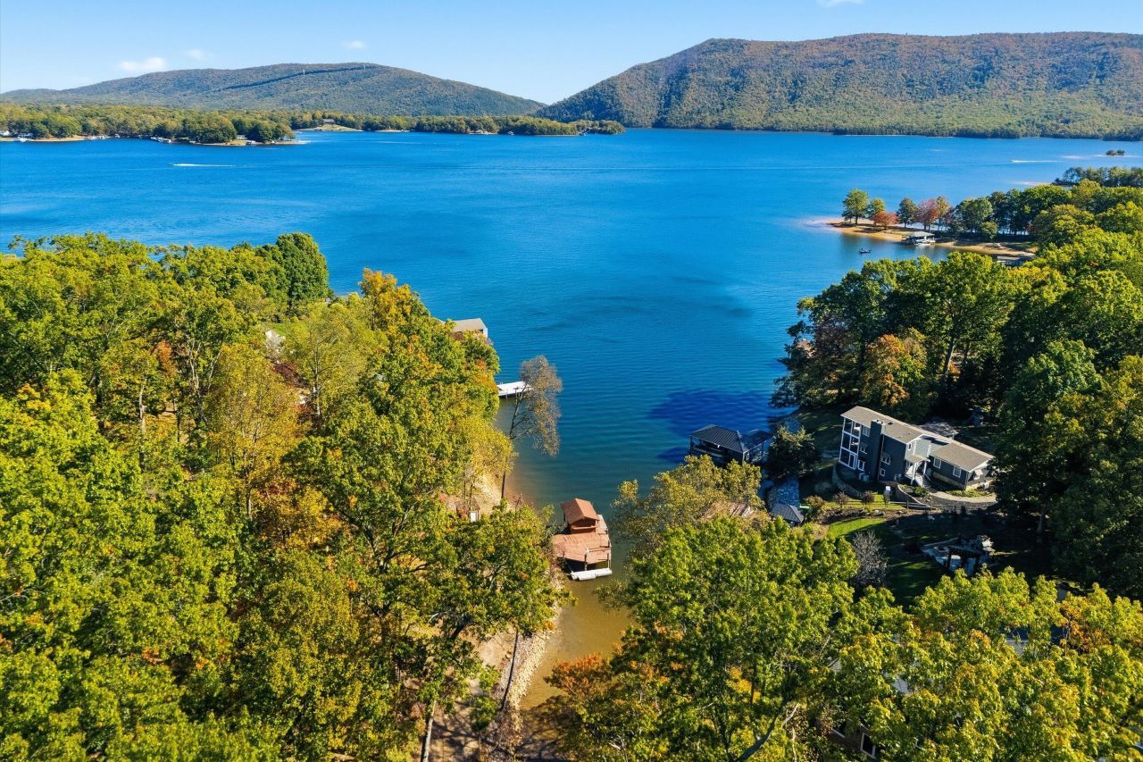 101 Arbor Ln, Huddleston, VA 24104 Main Photo