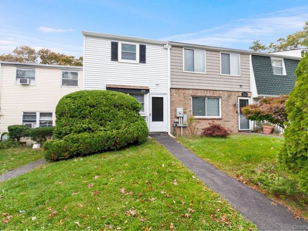 231 Hill Rise, Calverton, NY 11933