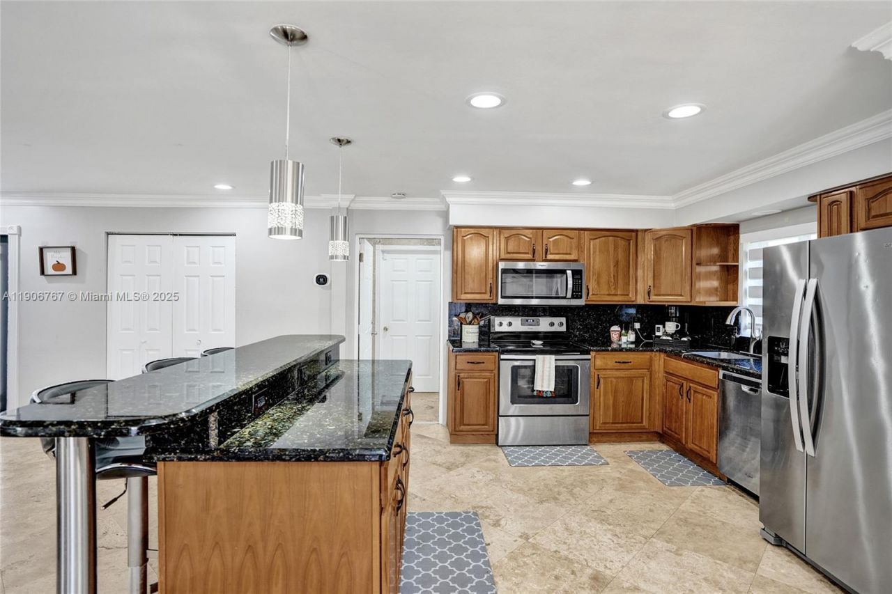 9350 NW 43rd Mnr, Sunrise, FL 33351 Photo
