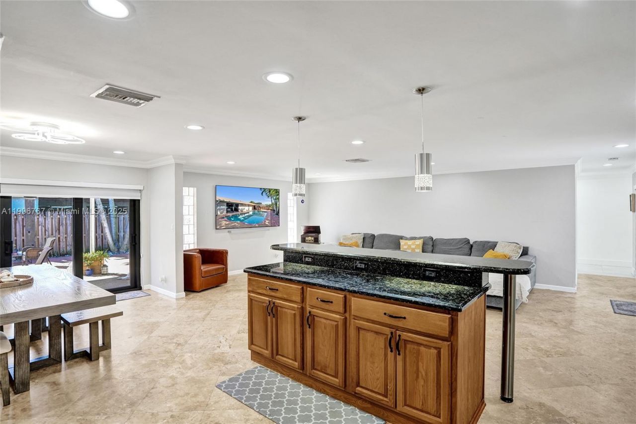 9350 NW 43rd Mnr, Sunrise, FL 33351 Photo
